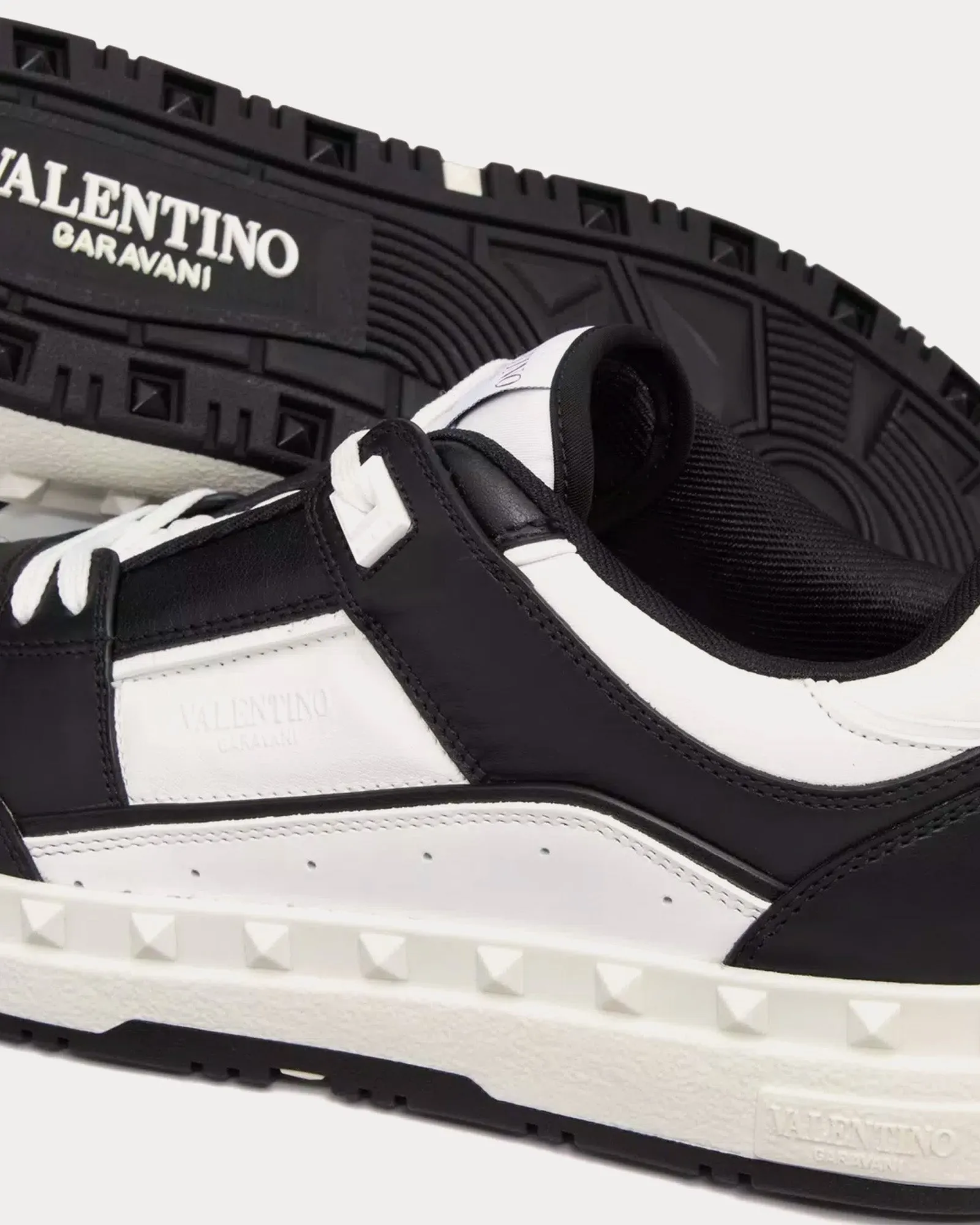 Freedots Calfskin Black / White Low Top Sneakers