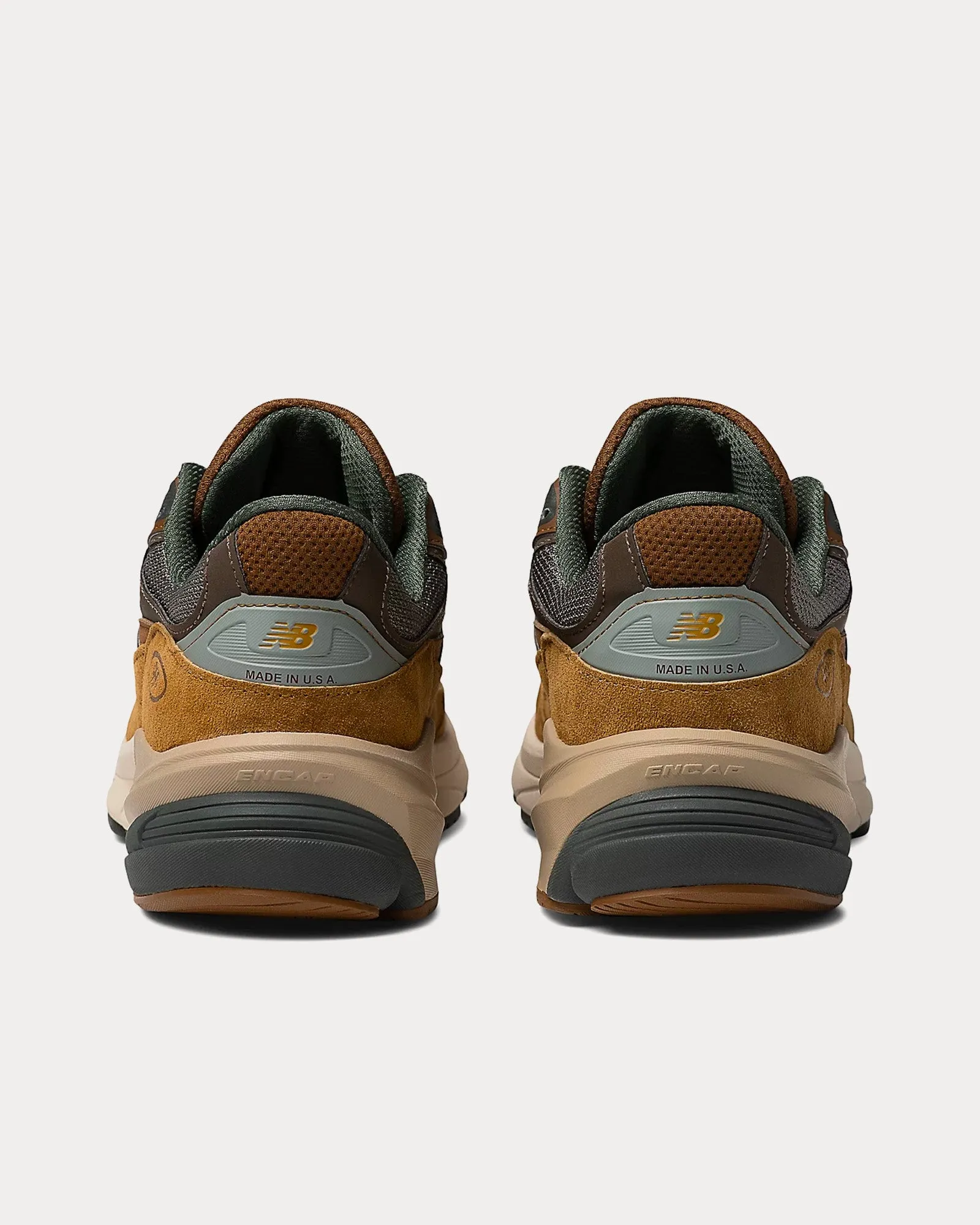 Made in USA 990v6 Workwear / Sea Salt Low Top Sneakers