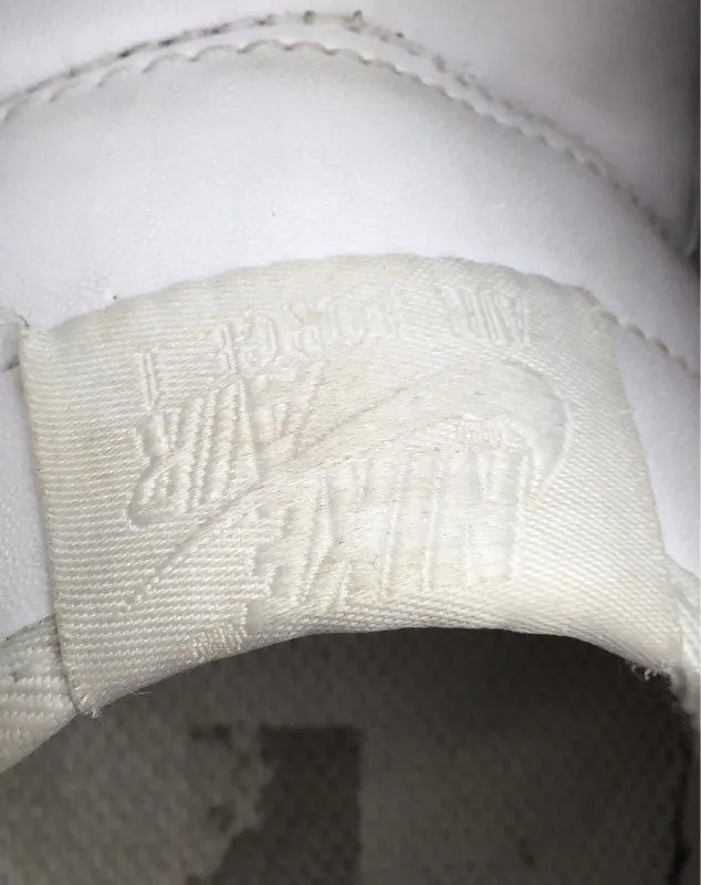 Nike Men's Air Force 1 '07 White Low-Top Lace-Up Athletic Shoes - Size 9.5