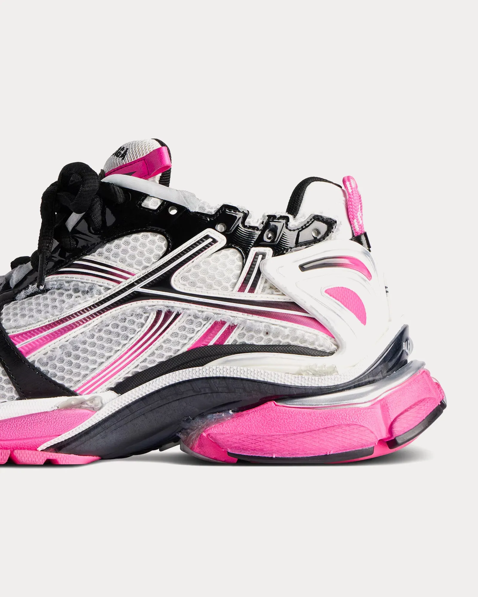 Runner Gradient White / Pink / Black Low Top Sneakers